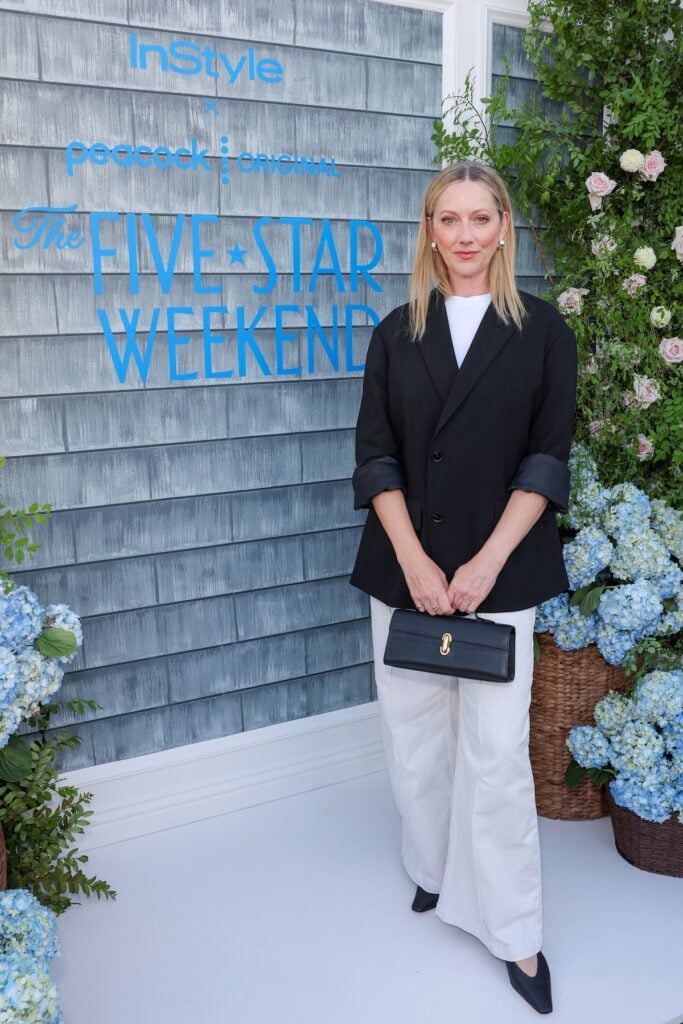 Judy Greer attending InStyle's The Five-Star Weekend dinner carrying a Savette Symmetry clutch.