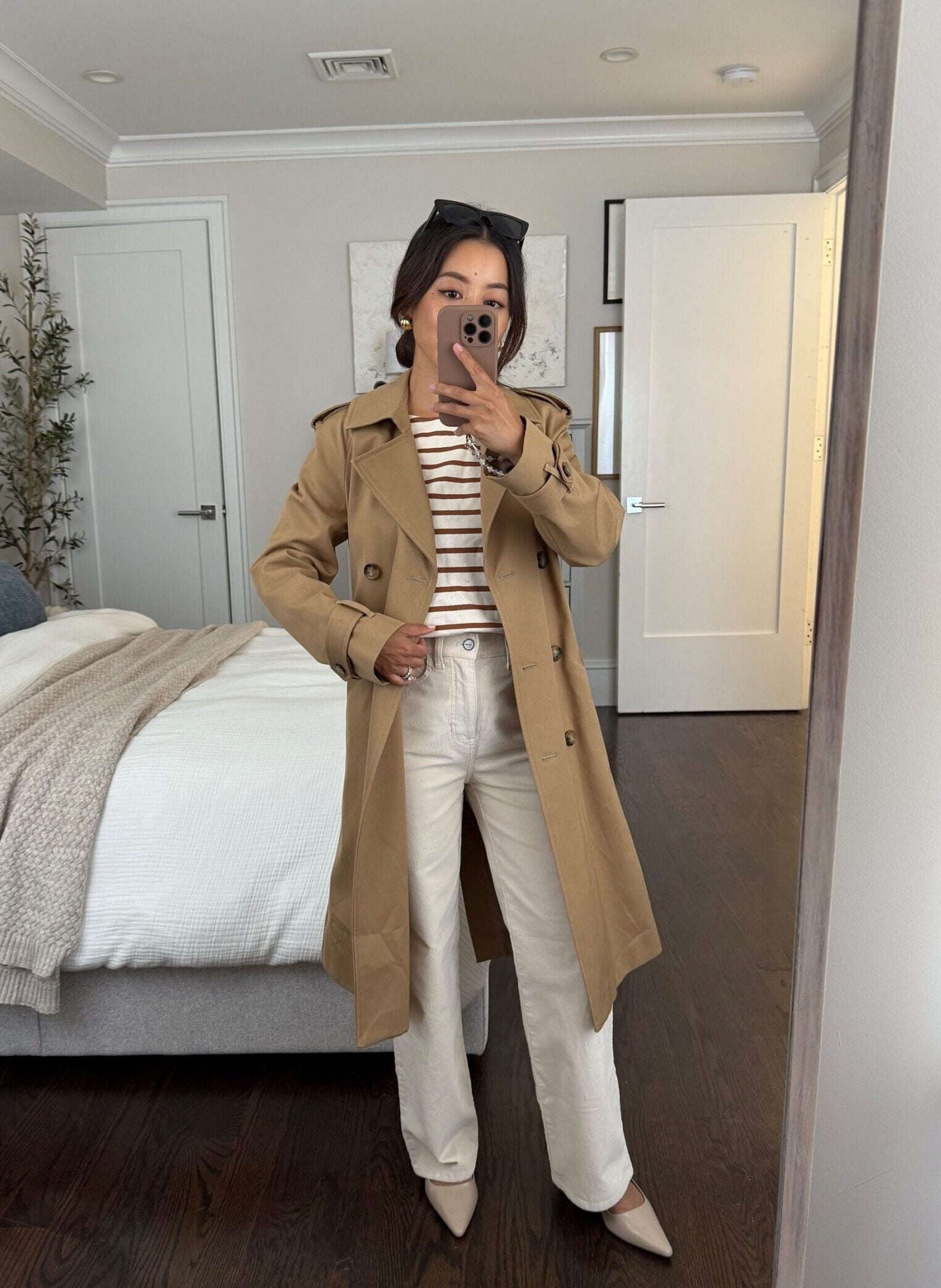 Sézane Scott trench petite try on