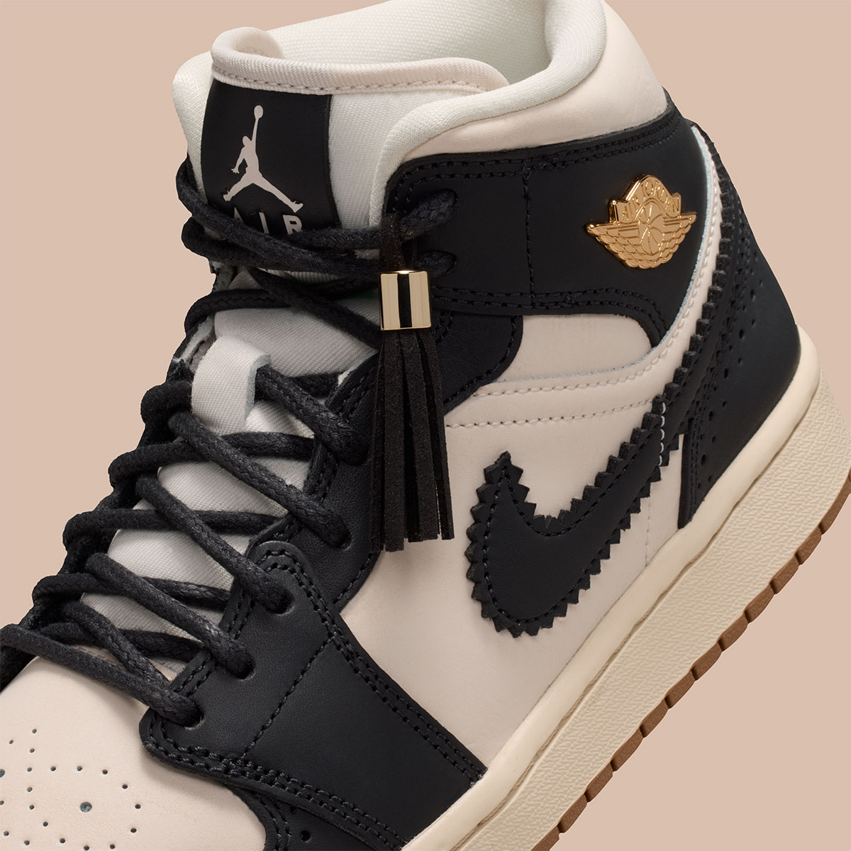 Air Jordan 1 Mid Off Noir Chalk Pearl White Io0760 001 10