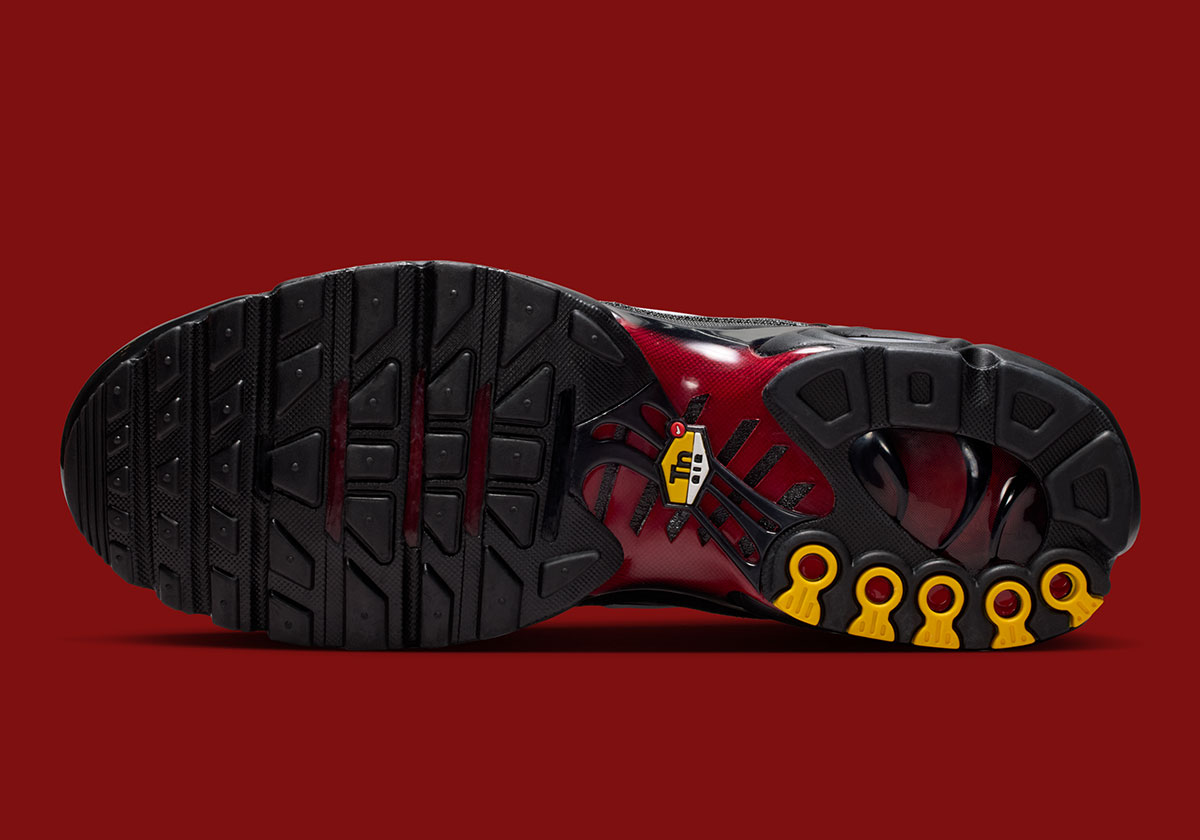 Nike Air Max Plus Tough Red Black Mystic Dates Grey Fog Dm0032 601 1