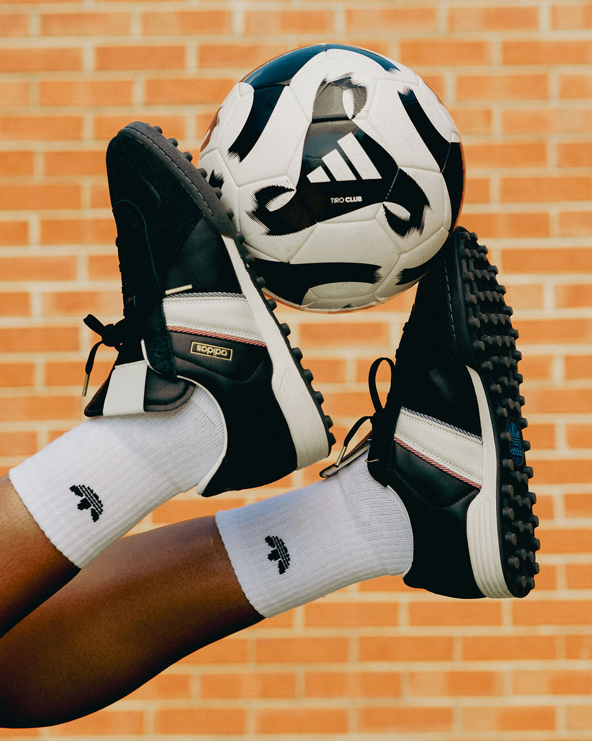 The Whitaker Group Adidas Bw Mundial 8