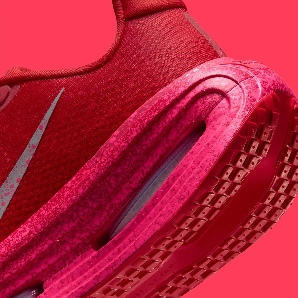 Nike Vomero Premium University Red Hyper Pink Metallic Silver Iu2827 600 7