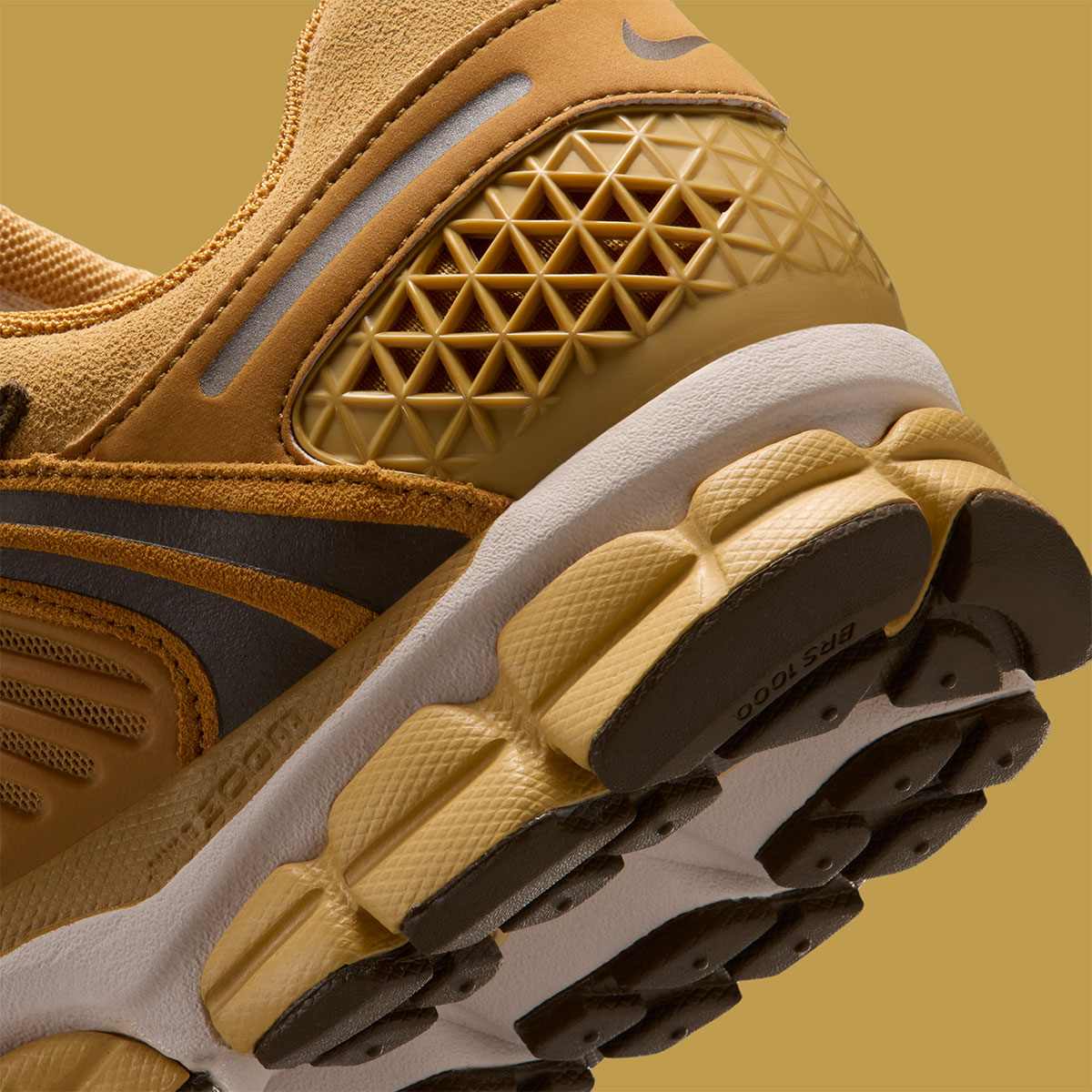 Nike Zoom Vomero 5 Se Wheat Gold Gold Suede Light Orewood Brown Light Olive Iv6857 700 9