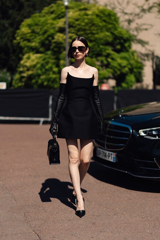 BALENCAIGA HOURGLASS AVENUE Lily Collins