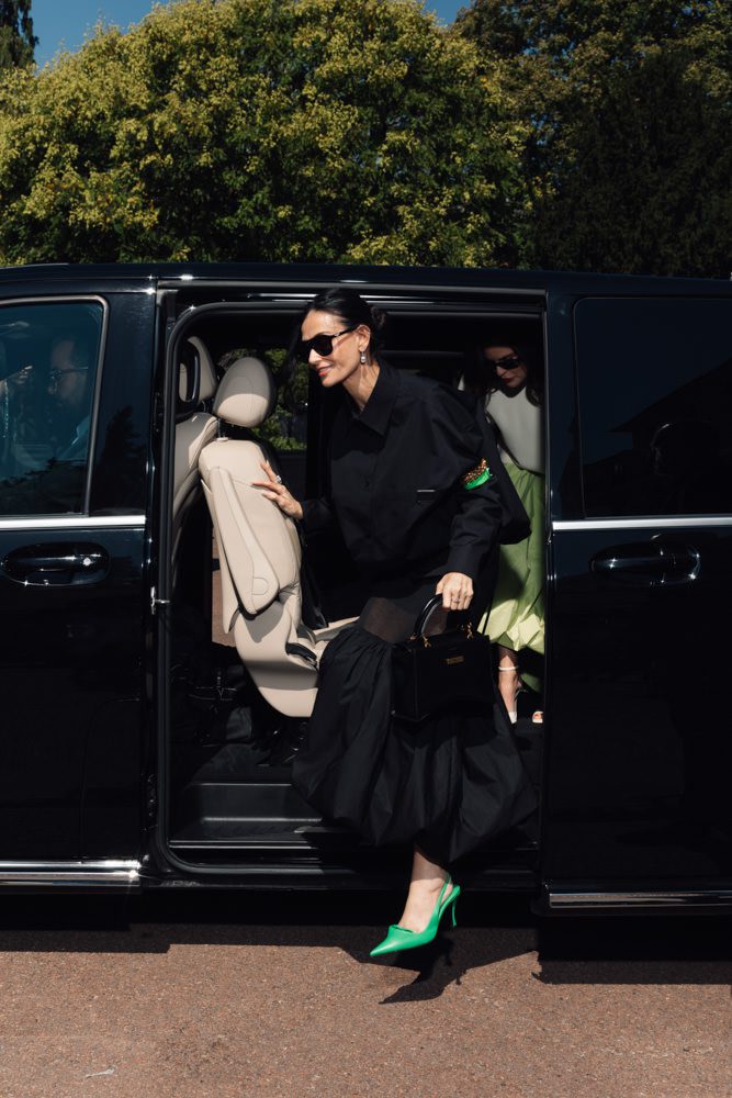 BALENCAIGA HOURGLASS AVENUE VIPS Demi Moore