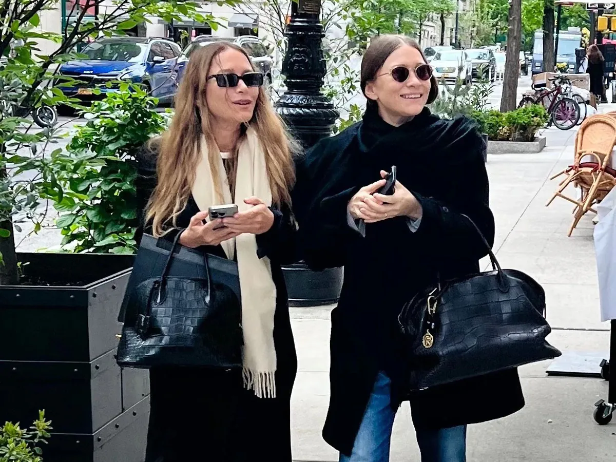 Mary Kate and Ashley Olsen